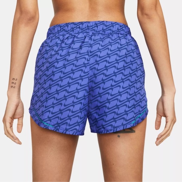Nike Women’s Dri-Fit 3” Tempo Icon Clash Running Shorts - Picture 2 of 13